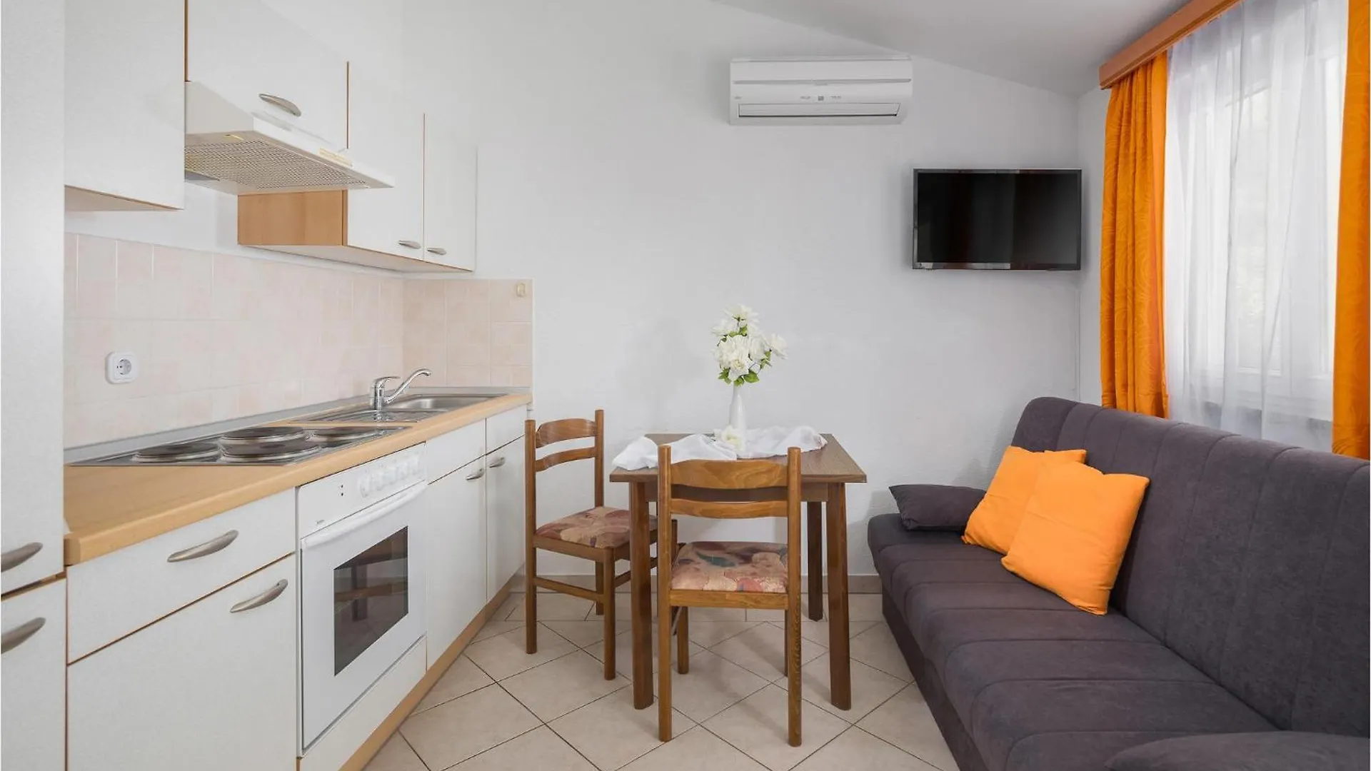 1 Bedroom Stunning Apartment In بوريتش 0*,